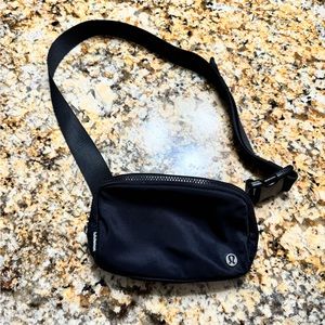 Lululemon everywhere belt bag 1l